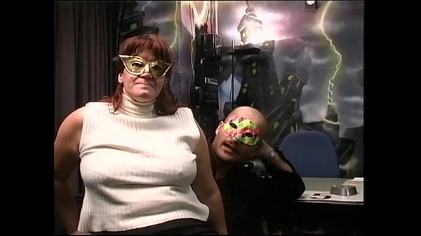 Pareja enmascarada se lo monta en sexo amateur
